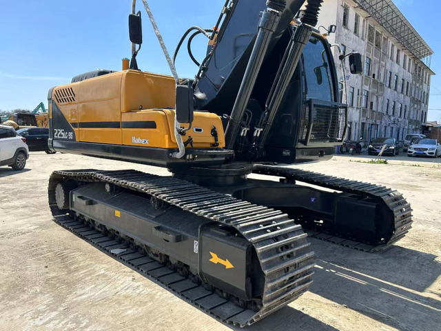 Гусеничный экскаватор Hyundai R225LC-9S с двигателем Cummins б/у
