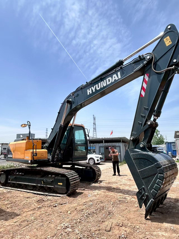 Pelle hydraulique Hyundai R215VSN d'occasion avec pompes