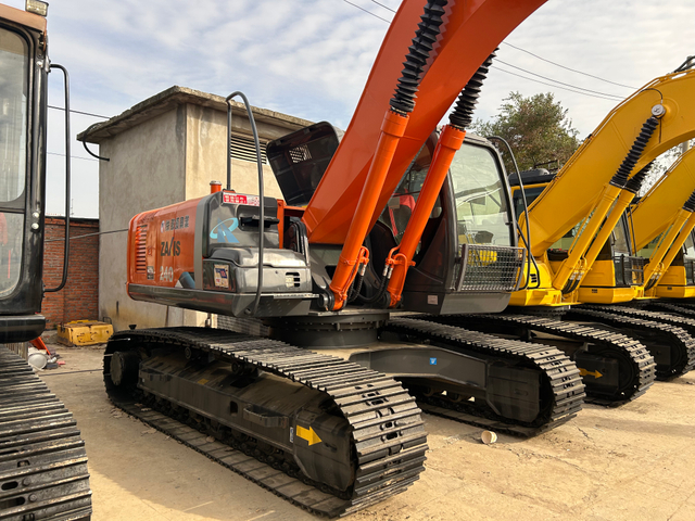 Excavadora de orugas Hitachi ZX240 usada con bomba hidr&aacute;ulica