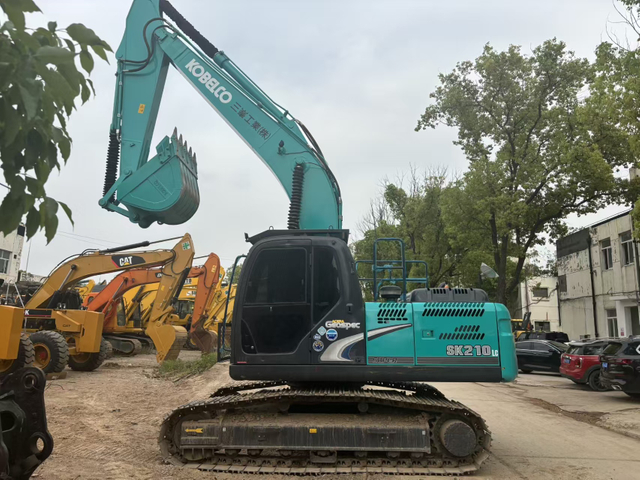 Gebrauchter Raupenbagger Kobelco SK210 mit Cummins-Motor in gutem Zustand