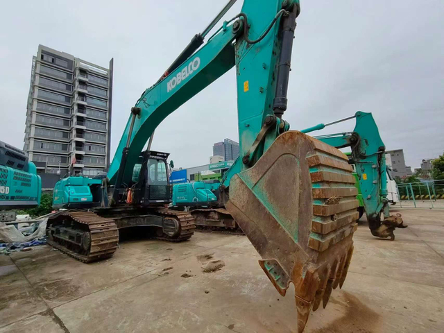 Excavadora de orugas Kobelco SK380XD usada con motor Hino en buenas condiciones