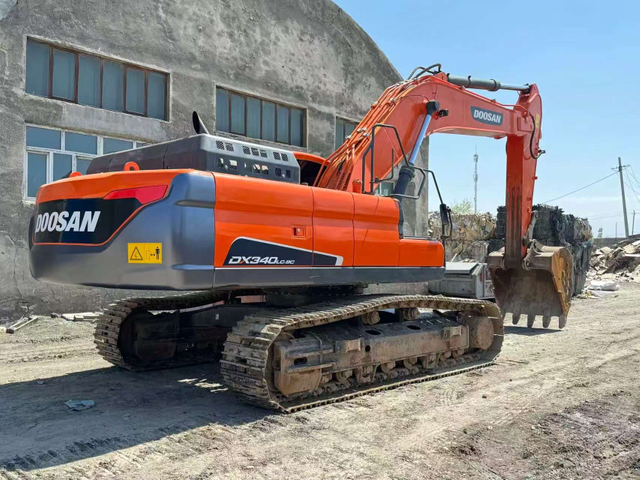 Gebrauchter Raupenbagger Doosan DX340LC-9C mit Hydraulikpumpe