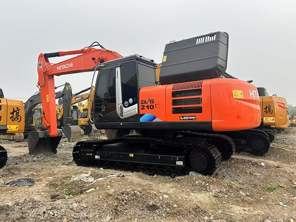 Excavadora de orugas Hitachi ZX210 usada con bomba hidr&aacute;ulica