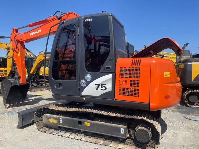Miniexcavadora de orugas Hitachi ZX75 usada con bomba hidr&aacute;ulica