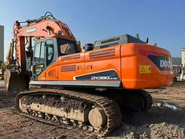 Gebrauchter Raupenbagger Doosan DX380LC-9C mit Hydraulikpumpe