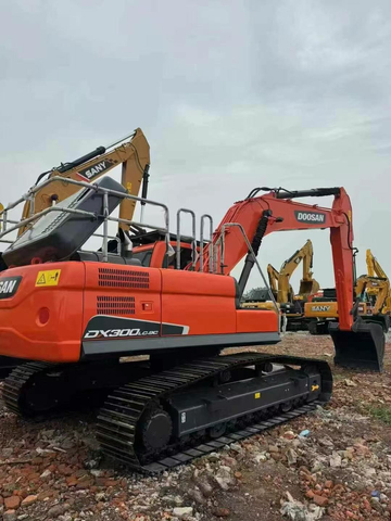 Pelle Doosan DX300LC-9C d'occasion avec pompe hydraulique