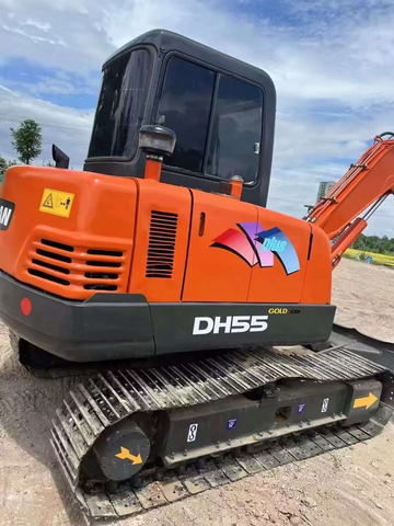 حفارة مجنزرة صغيرة Doosan DH55 مستعملة مع مضخة هيدروليكية